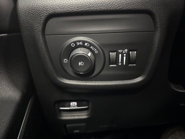 New 2026 Jeep Grand Cherokee Limited w/ Limited Altitude Package AWD/4WD image 40