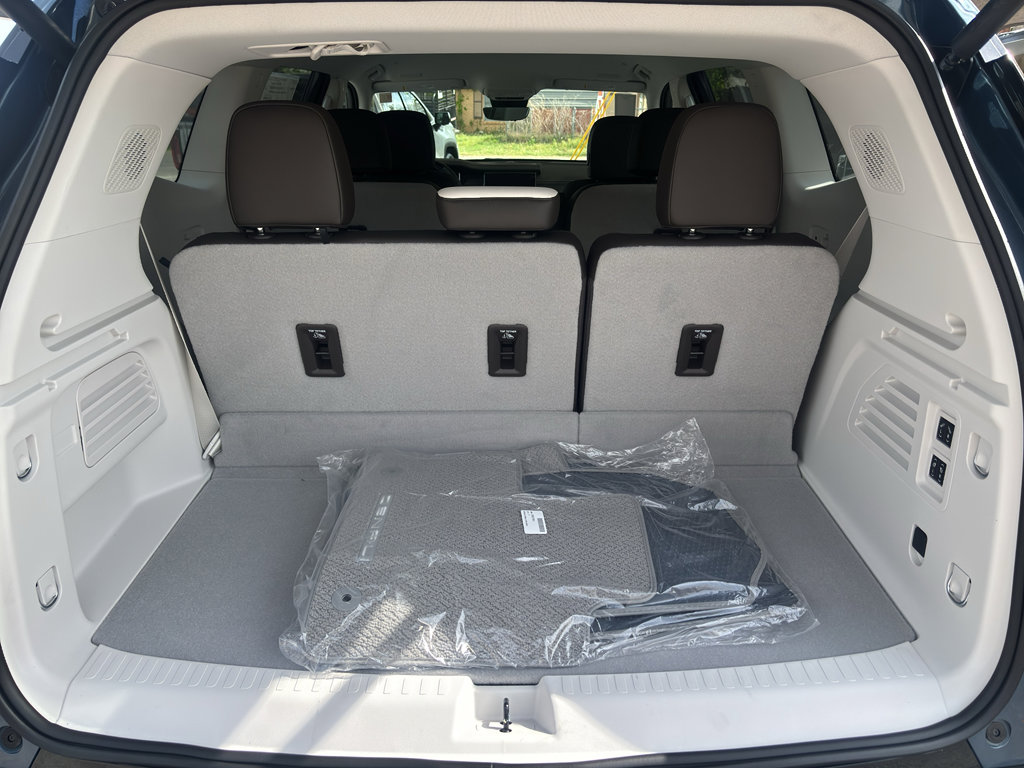 New 2026 GMC Acadia Denali w/ Super Cruise Package FWD image 7