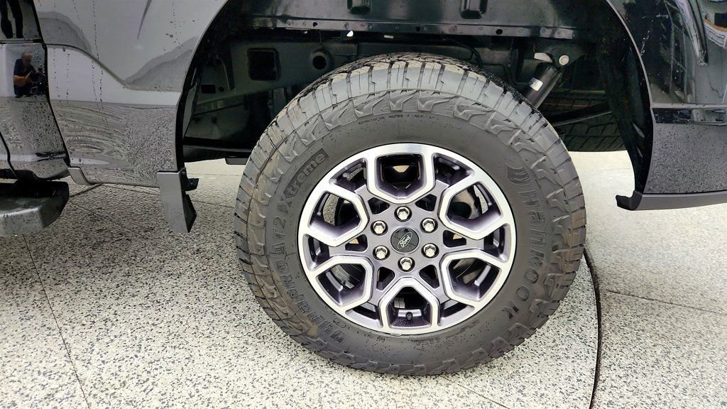 Used 2025 Ford F150 Lariat w/ Equipment Group 501A Mid AWD/4WD image 9