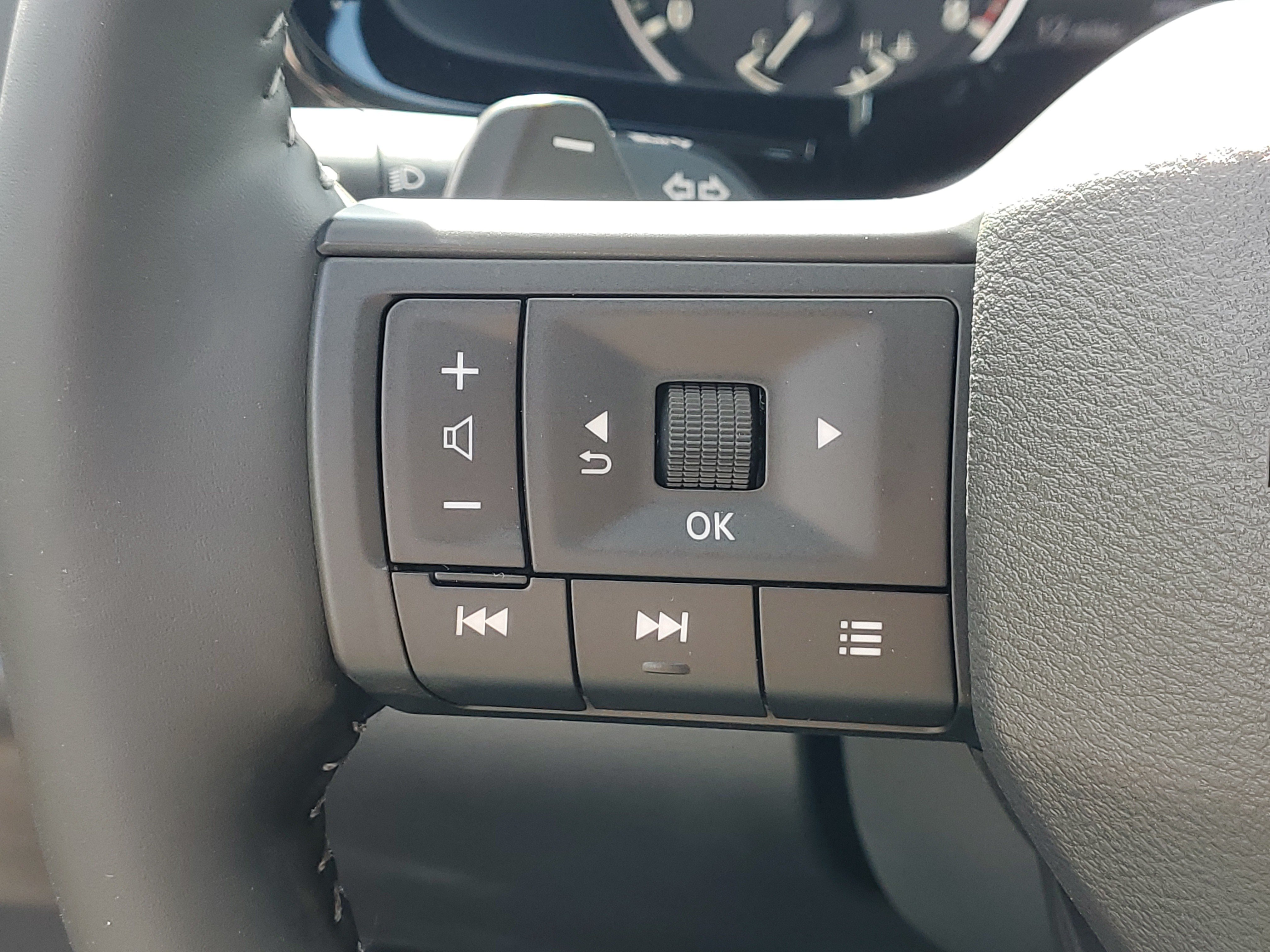 New 2026 Nissan Pathfinder SV w/ SV Premium Package AWD/4WD image 10