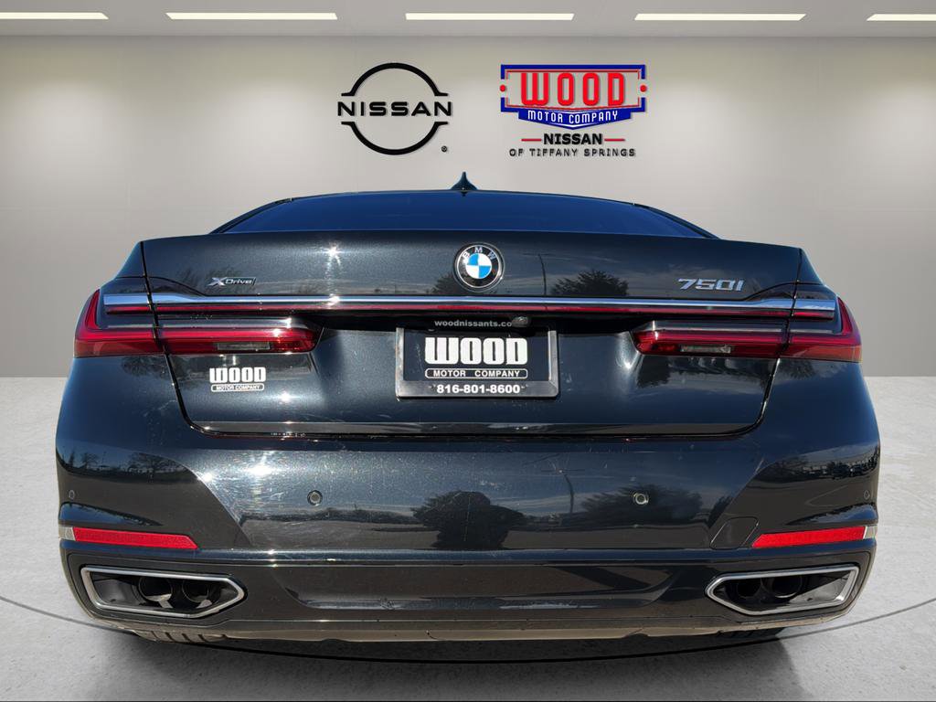 Used 2022 BMW 750i xDrive w/ Luxury Rear Seating Package image 3