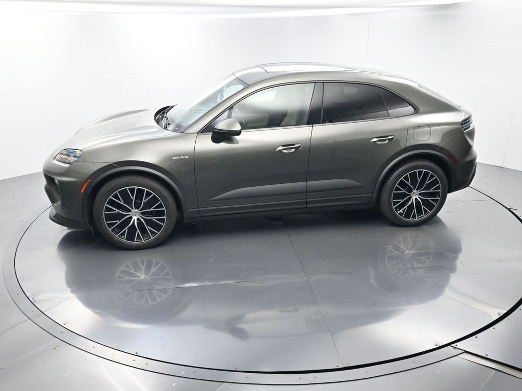 Used 2025 Porsche Macan Electric image 33