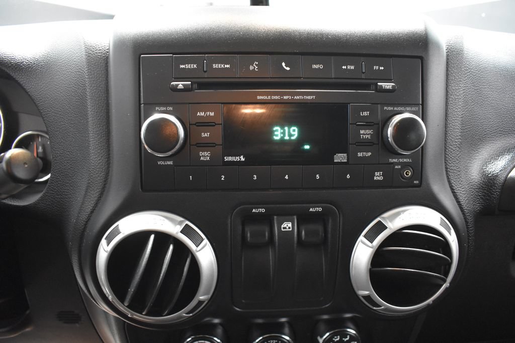 Used 2015 Jeep Wrangler Sahara w/ Connectivity Group AWD/4WD image 17