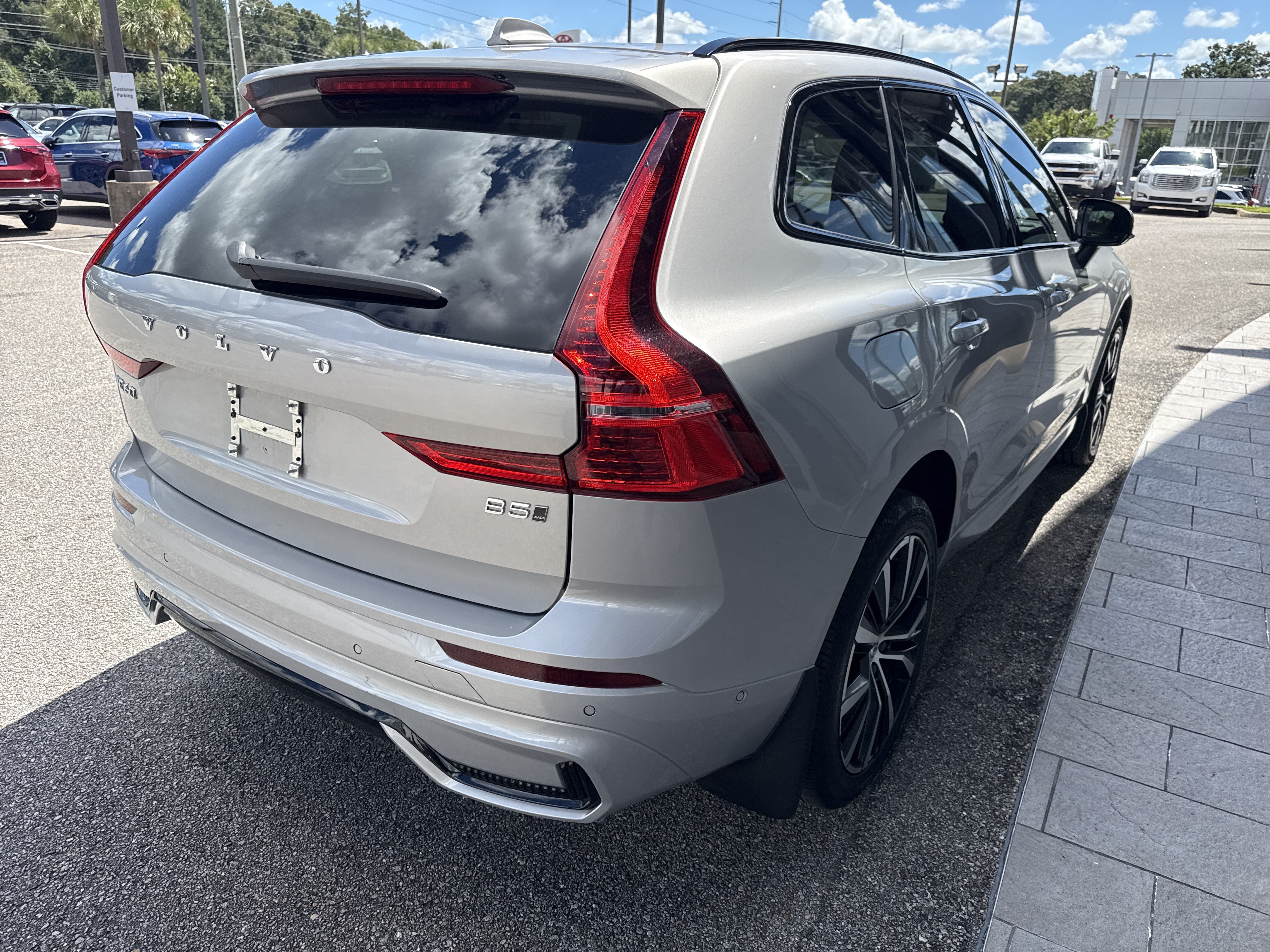 Used 2024 Volvo XC60 B5 Plus w/ Climate Package AWD/4WD image 4