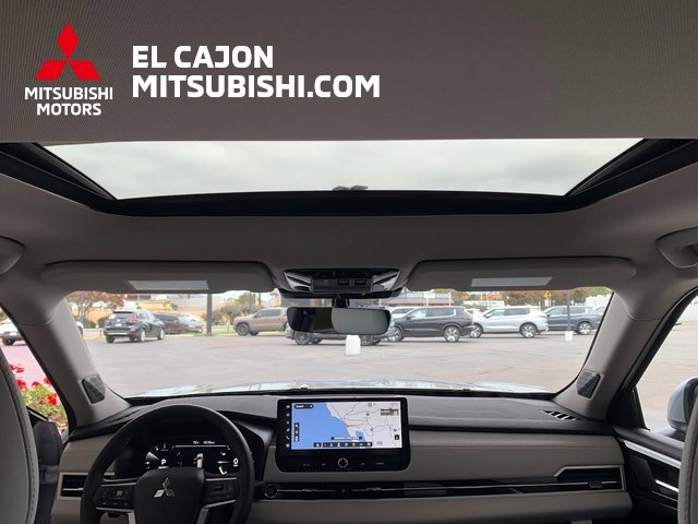 New 2025 Mitsubishi Outlander SE image 26