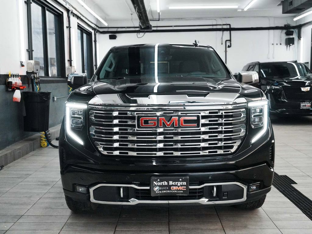 Used 2024 GMC Sierra 1500 Denali w/ Technology Package AWD/4WD image 2
