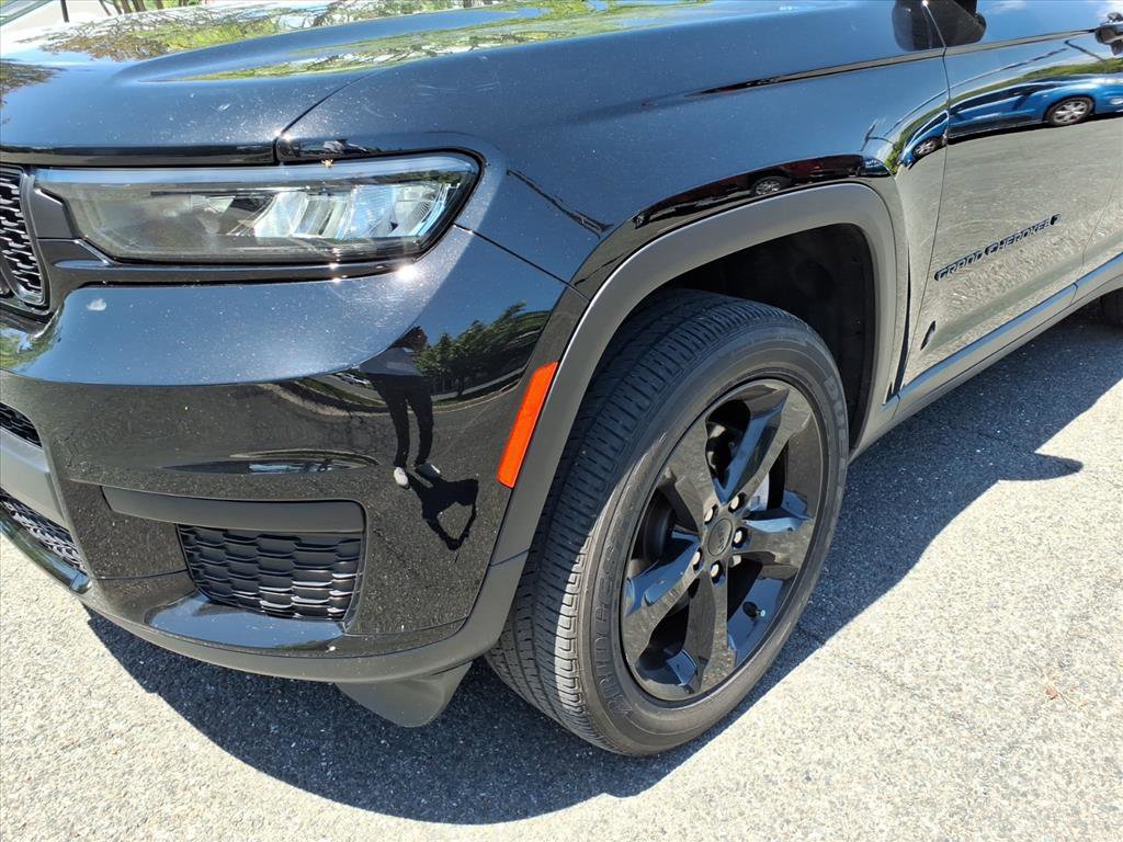 Used 2023 Jeep Grand Cherokee L Laredo AWD/4WD image 8