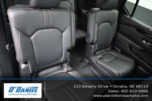 Used 2025 Honda Pilot TrailSport image 44