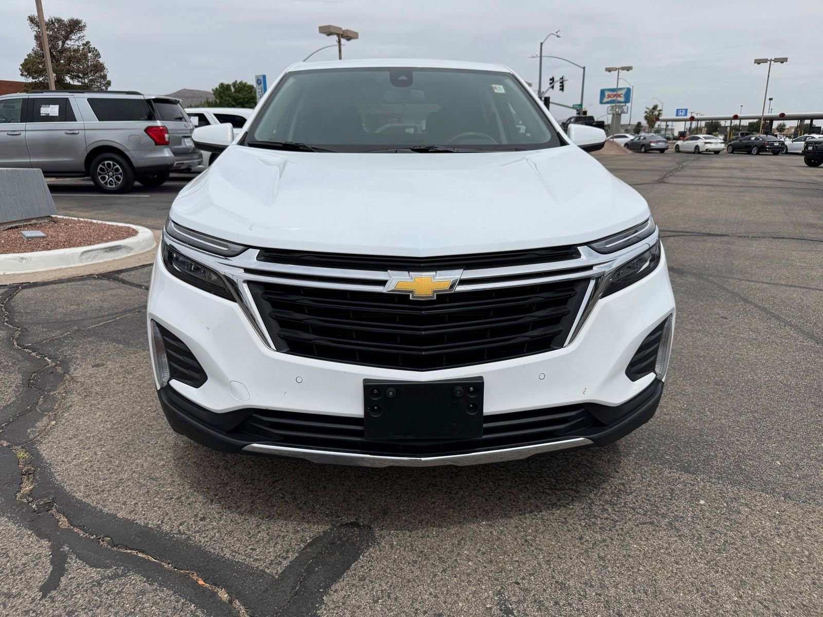 Used 2024 Chevrolet Equinox LT AWD/4WD image 2