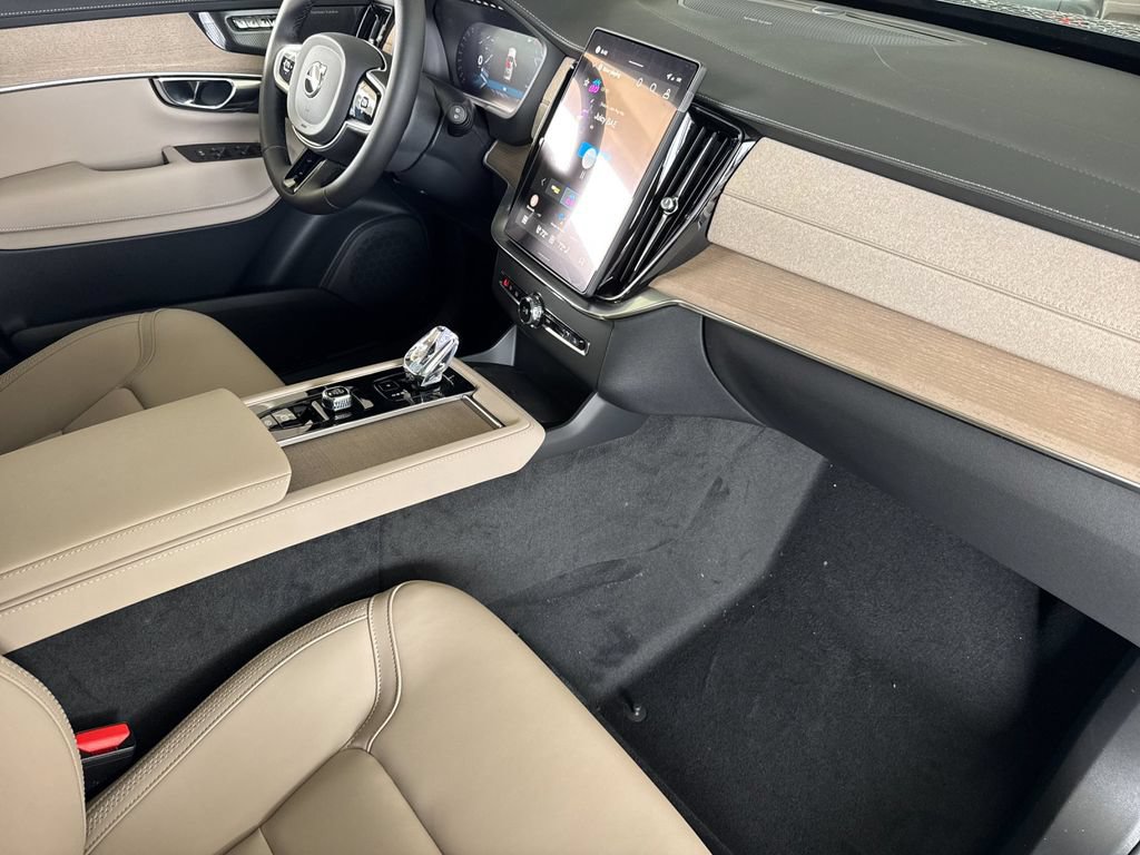 New 2026 Volvo XC90 B6 Plus w/ Protection Package Premier AWD/4WD image 16