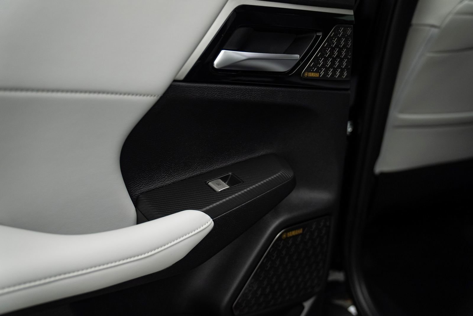 Used 2025 Mitsubishi Outlander SE image 26