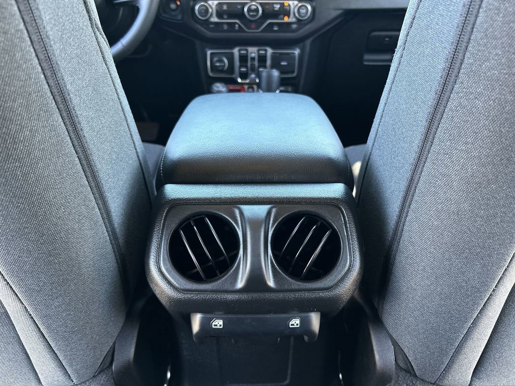 Used 2025 Jeep Wrangler Willys image 17