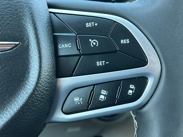 Used 2024 Chrysler Pacifica Touring-L image 22