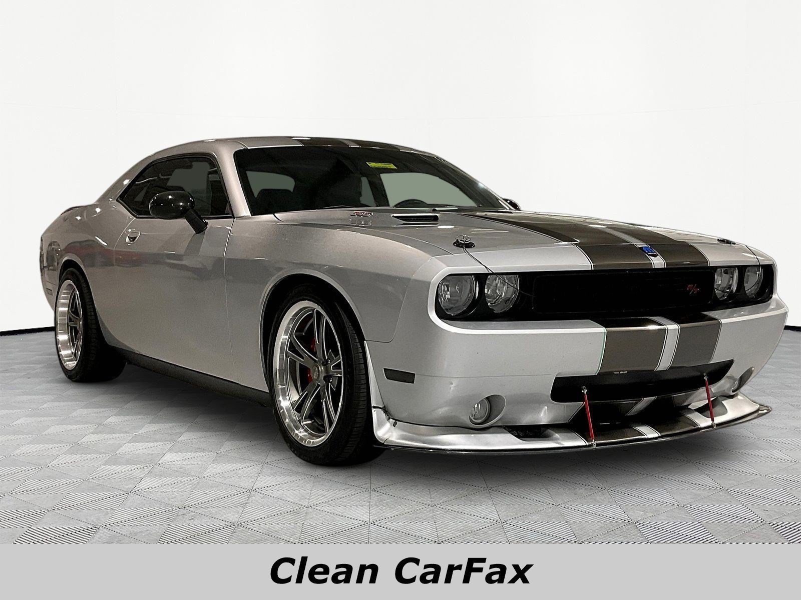 Used 2010 Dodge Challenger R/T RWD image 3