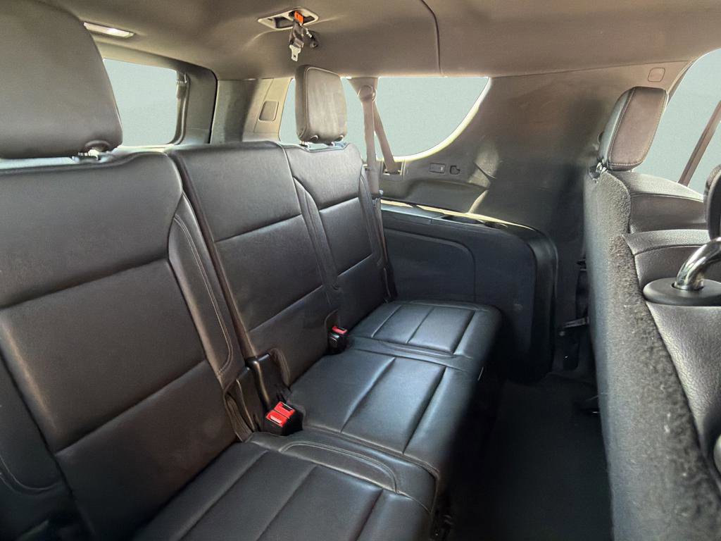 Used 2024 Chevrolet Suburban LT RWD image 14