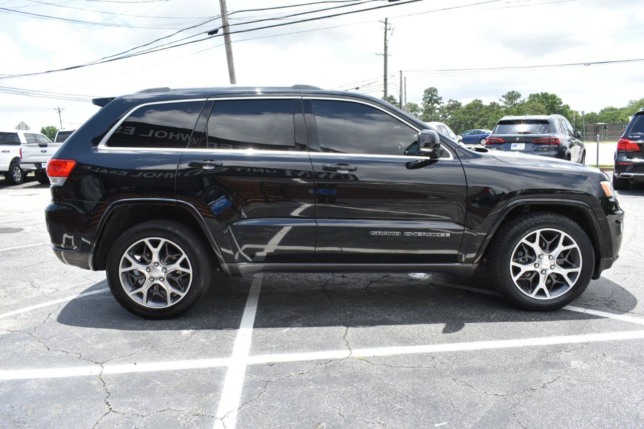 Used 2018 Jeep Grand Cherokee Limited AWD/4WD image 5