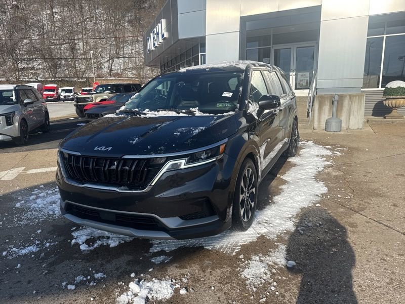 Used 2023 Kia Carnival EX image 3