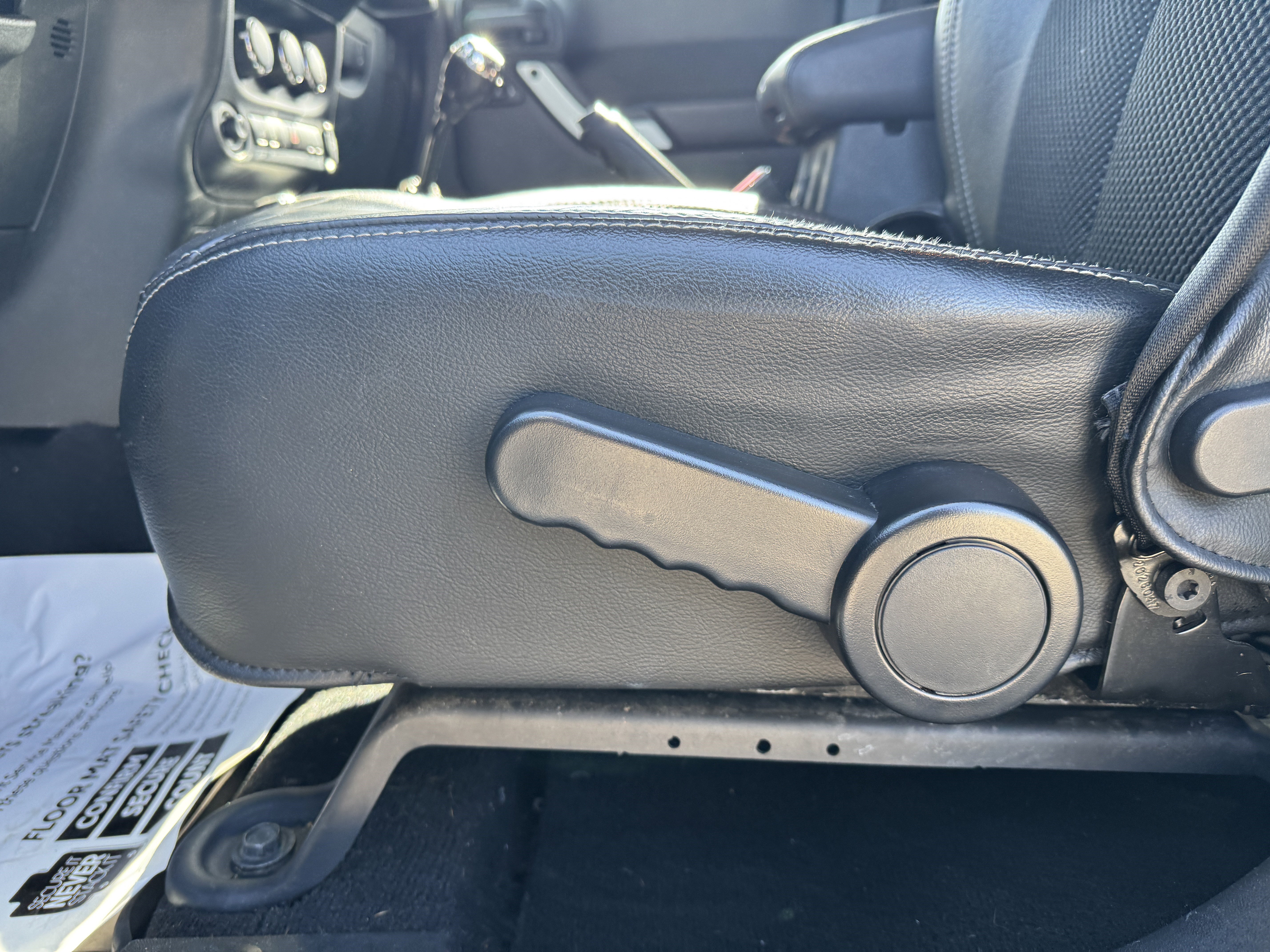 Used 2015 Jeep Wrangler Unlimited Sahara AWD/4WD image 10