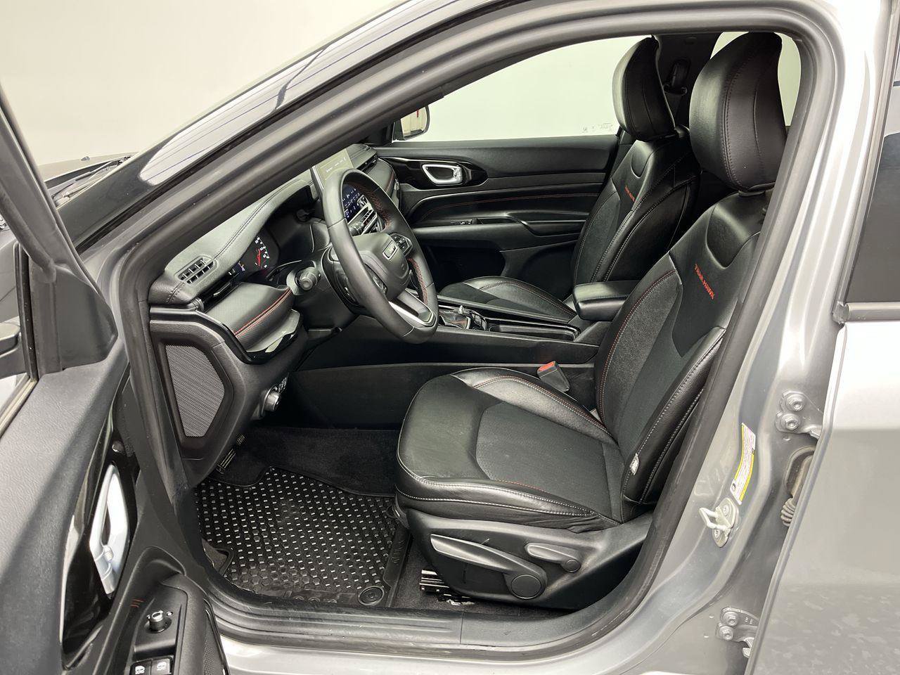 Used 2023 Jeep Compass Trailhawk AWD/4WD image 3