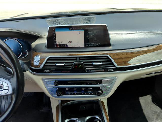 Used 2019 BMW 750i xDrive w/ Executive Package image 8