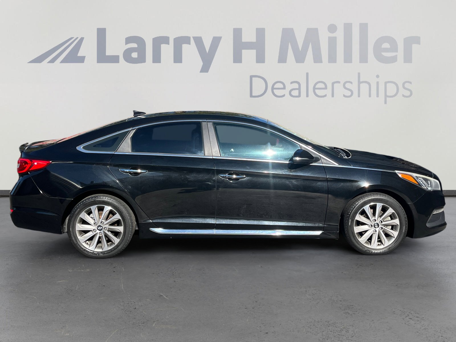 Used 2015 Hyundai Sonata Sport w/ Option Group 03 FWD image 6