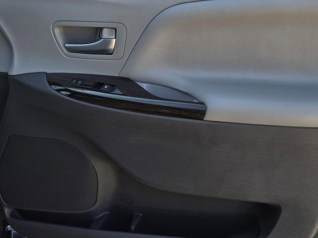 Used 2017 Toyota Sienna XLE image 8