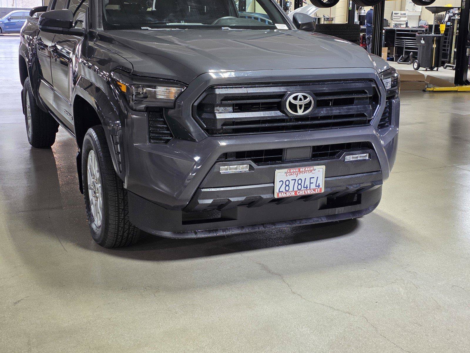 Used 2025 Toyota Tacoma SR5 AWD/4WD image 9