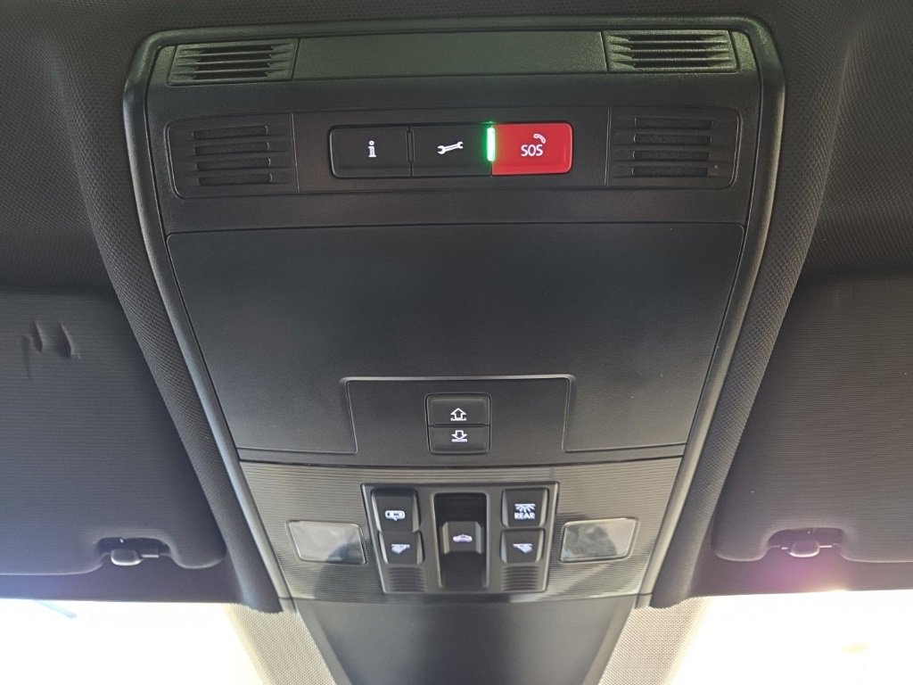 Used 2022 Volkswagen Tiguan SE R-Line image 28