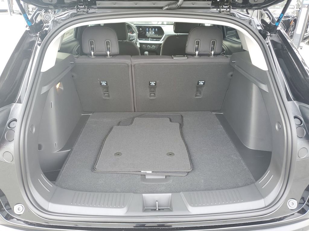 New 2026 Chevrolet Trax LS w/ Driver Confidence Package image 8