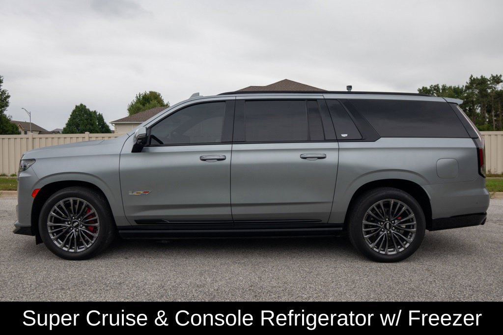 Used 2023 Cadillac Escalade ESV V AWD/4WD image 5