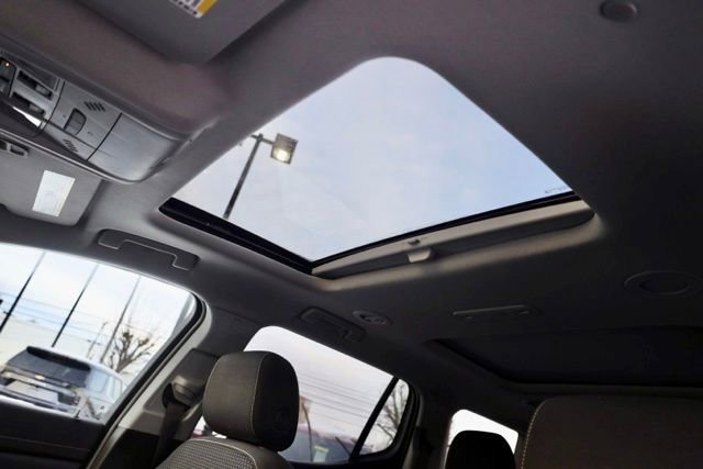 Certified 2023 GMC Acadia SLE w/ Driver Convenience Package image 4