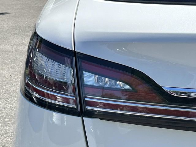 Used 2022 Lincoln Nautilus FWD w/ Premium Package image 12