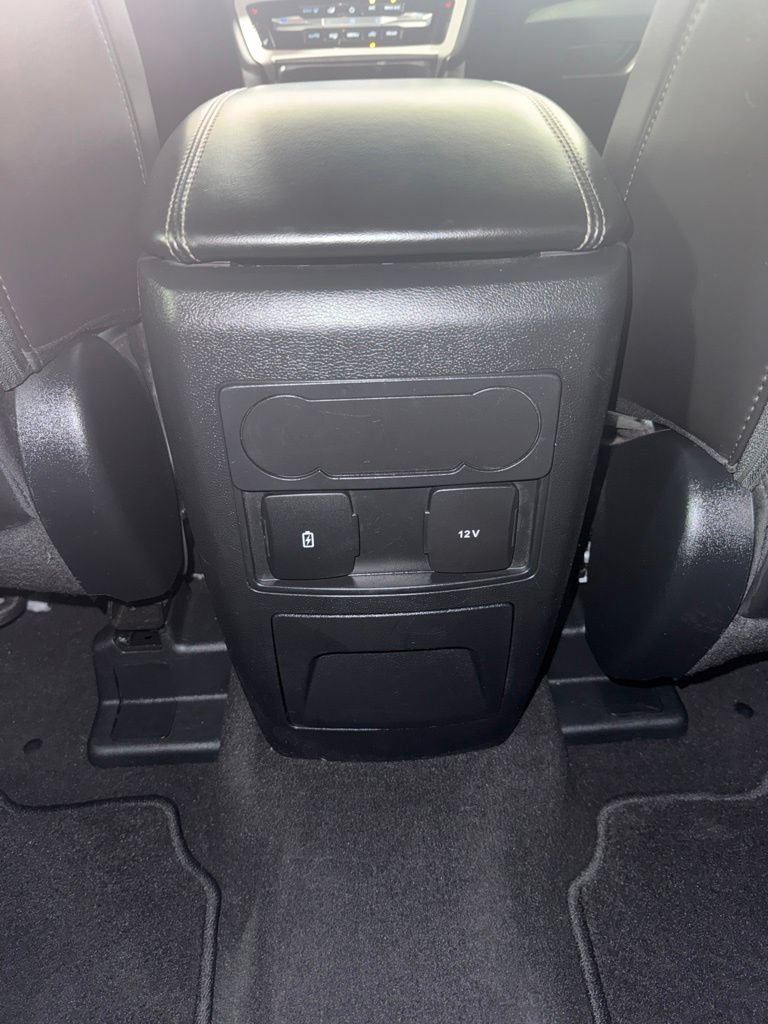 Used 2024 Ford Explorer XLT AWD/4WD image 30