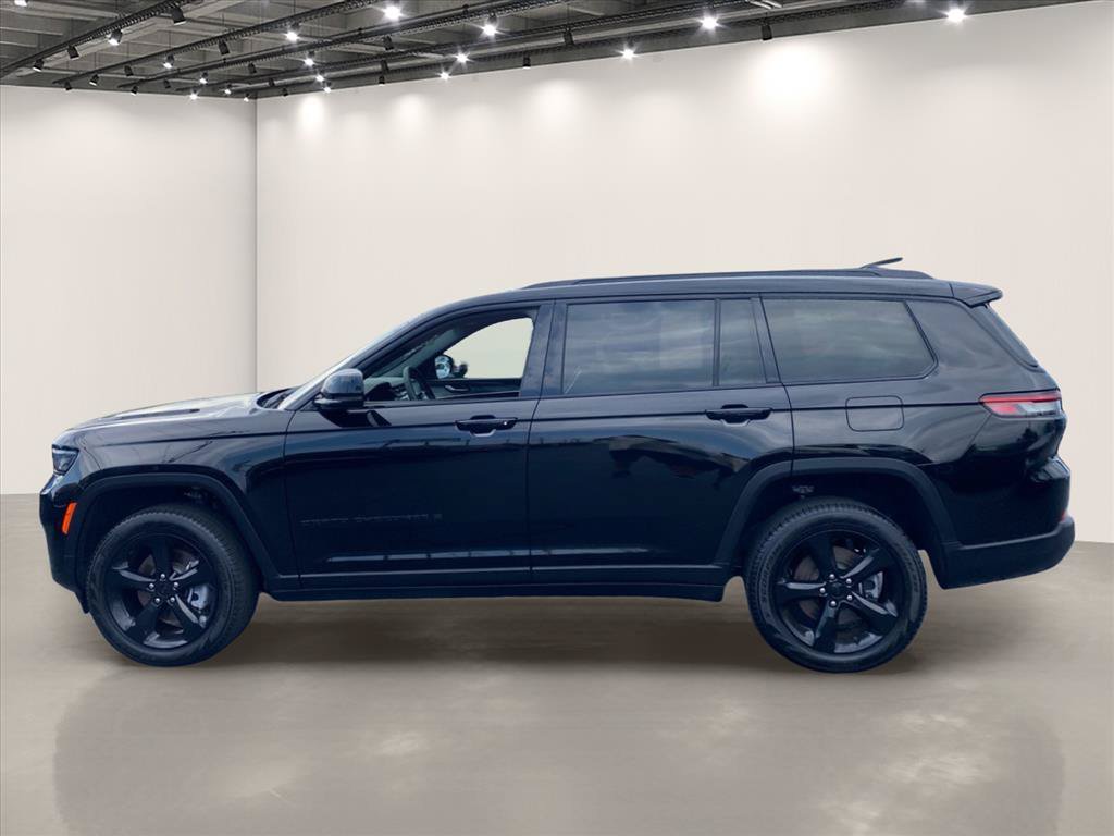 Used 2025 Jeep Grand Cherokee L Limited w/ Black Appearance Package AWD/4WD image 4