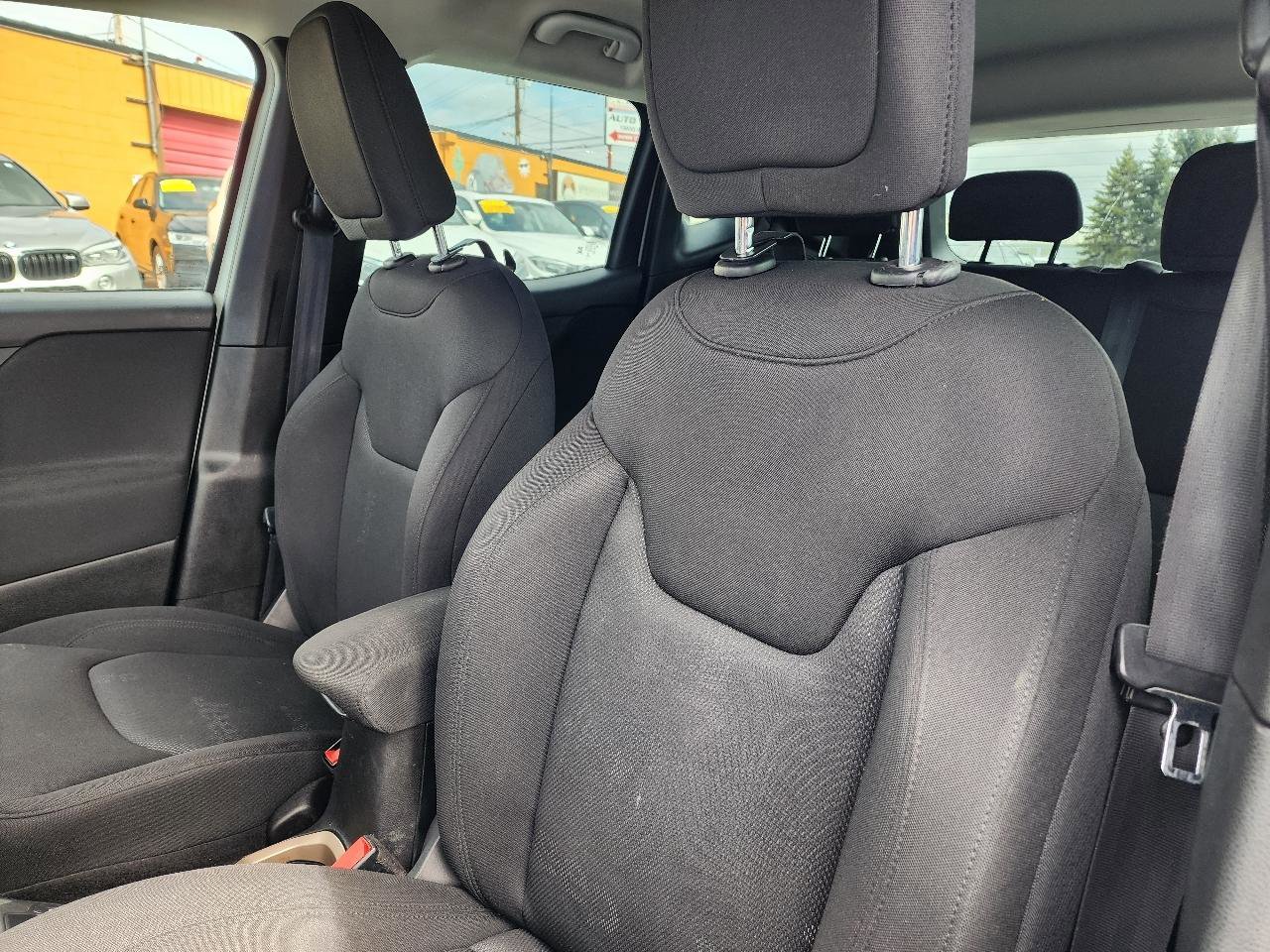 Used 2015 Jeep Renegade Sport w/ Power & Air Group FWD image 14