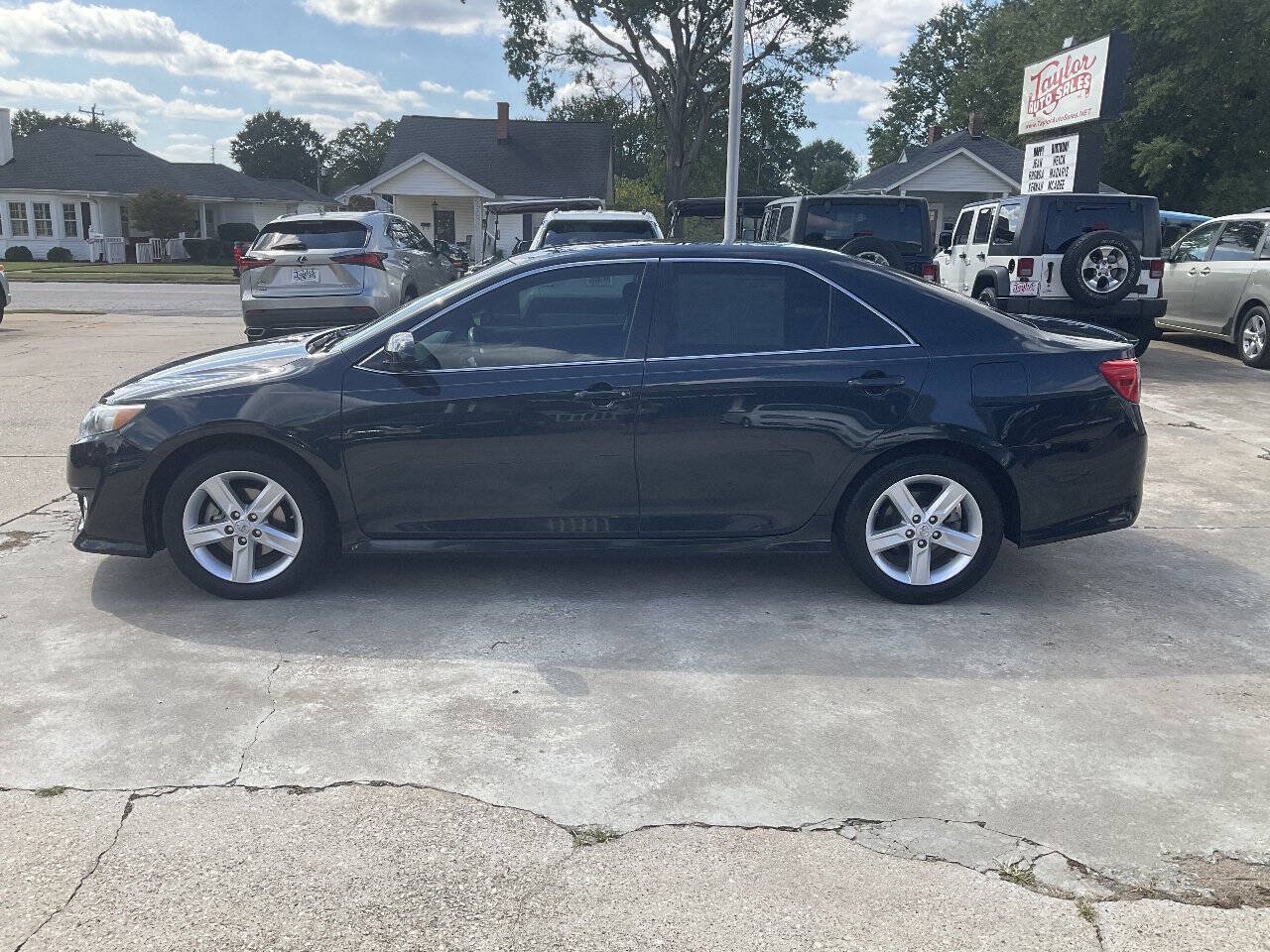 Used 2014 Toyota Camry SE FWD image 6