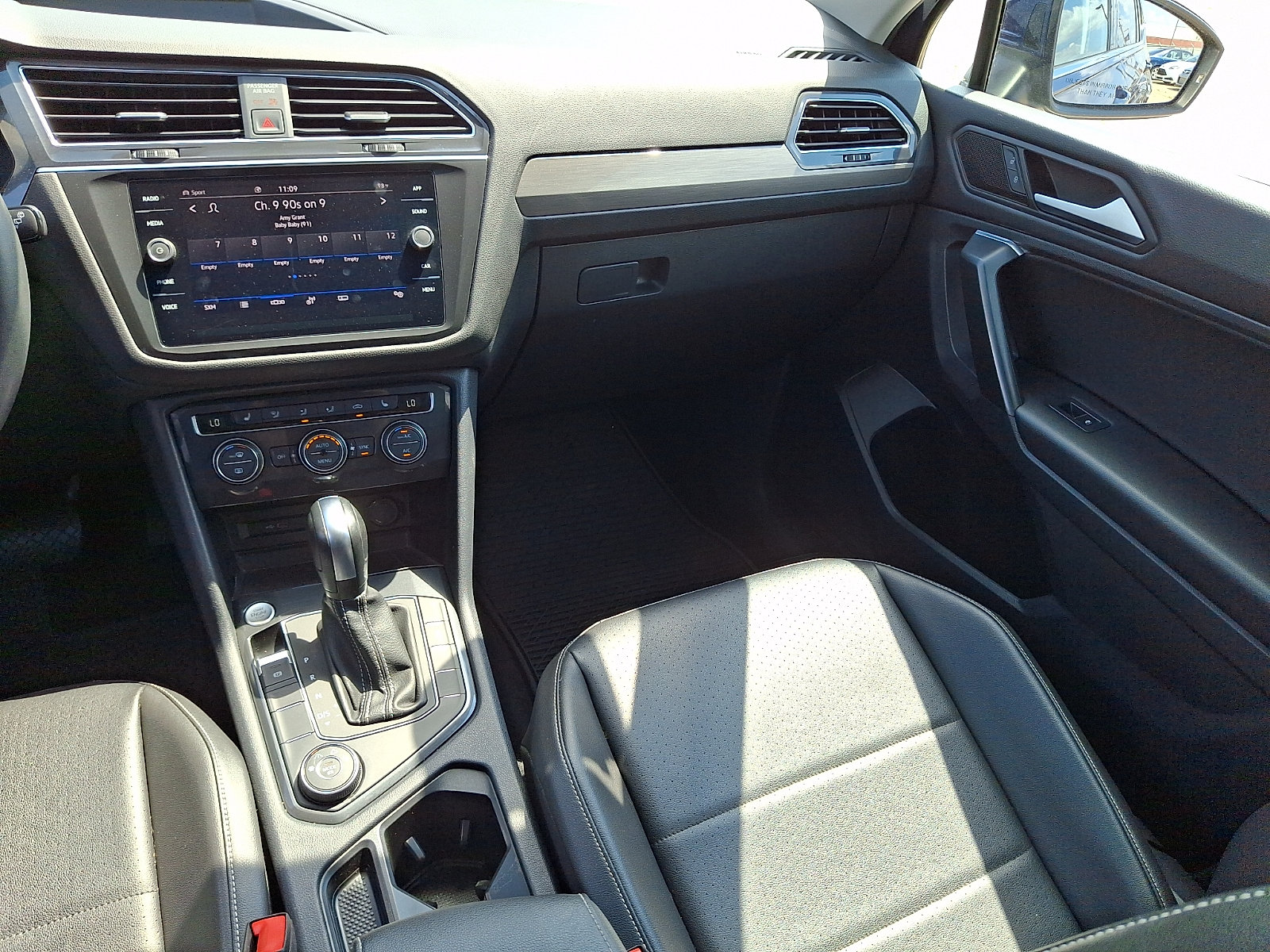 Used 2021 Volkswagen Tiguan SE w/ Panoramic Sunroof Package AWD/4WD image 16