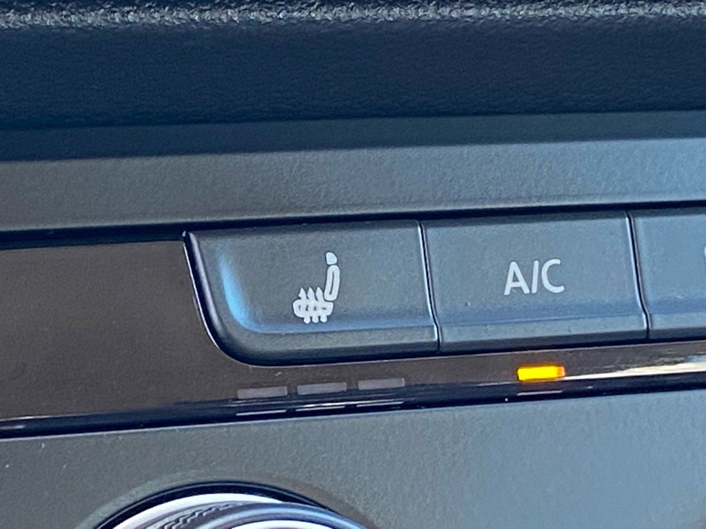 Certified 2022 Volkswagen Taos SE image 16