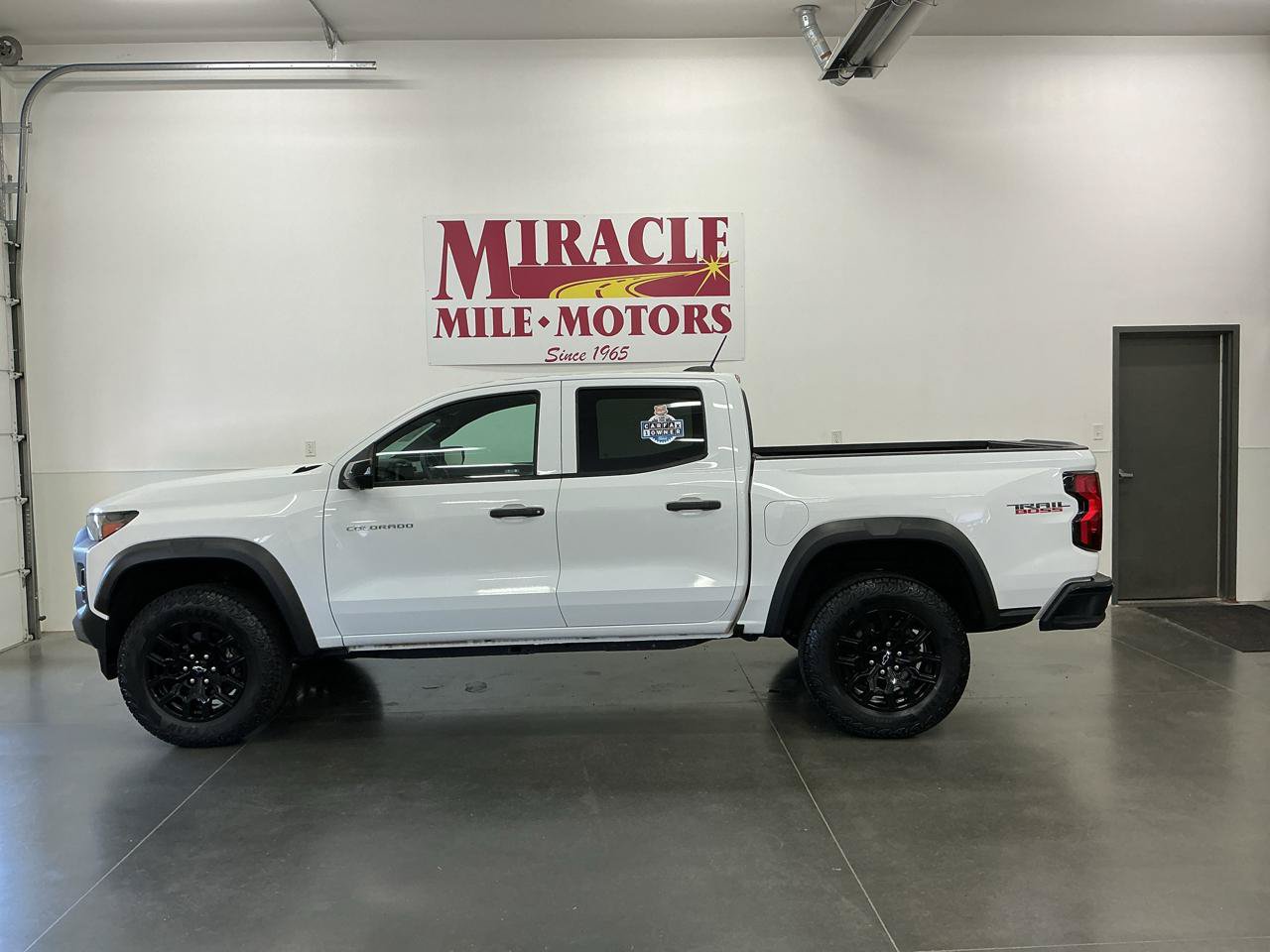 Used 2023 Chevrolet Colorado Trail Boss w/ Technology Package AWD/4WD image 2