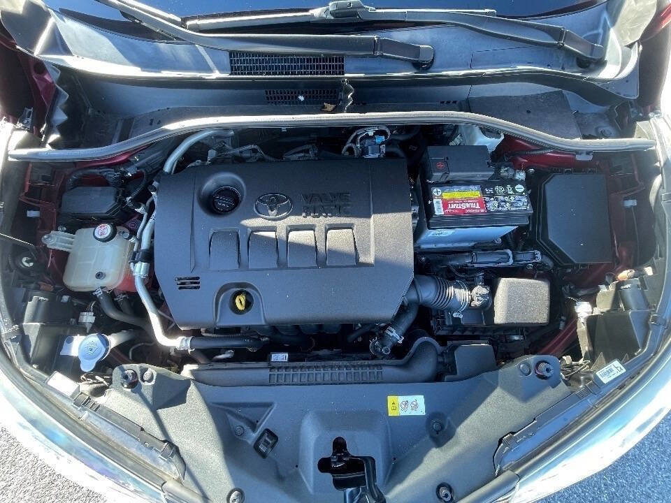 Used 2018 Toyota C-HR XLE FWD image 35
