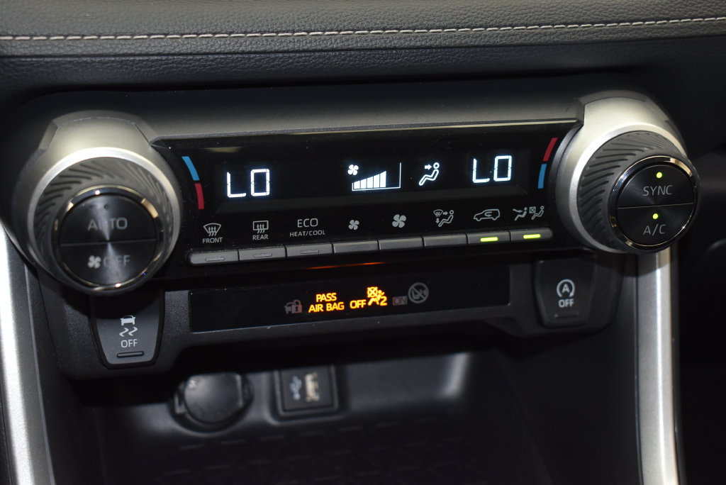 Used 2025 Toyota RAV4 XLE AWD/4WD image 20