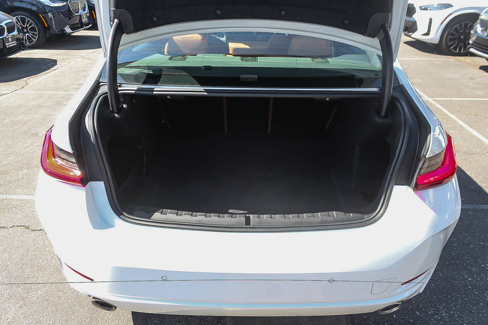Used 2023 BMW 330i Sedan w/ Premium Package RWD image 26