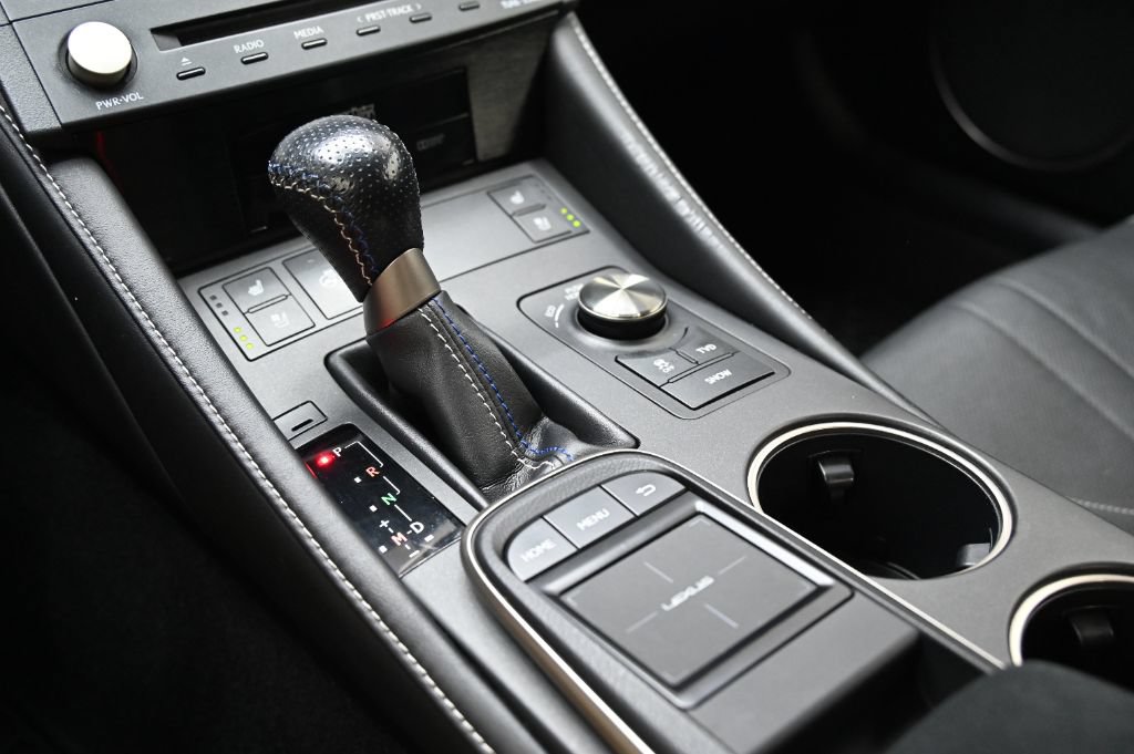 Used 2017 Lexus RC F RWD image 37