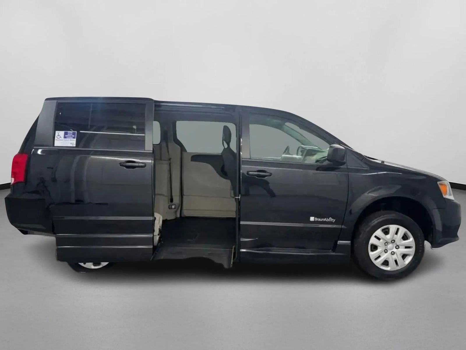 Used 2018 Dodge Grand Caravan SE image 14