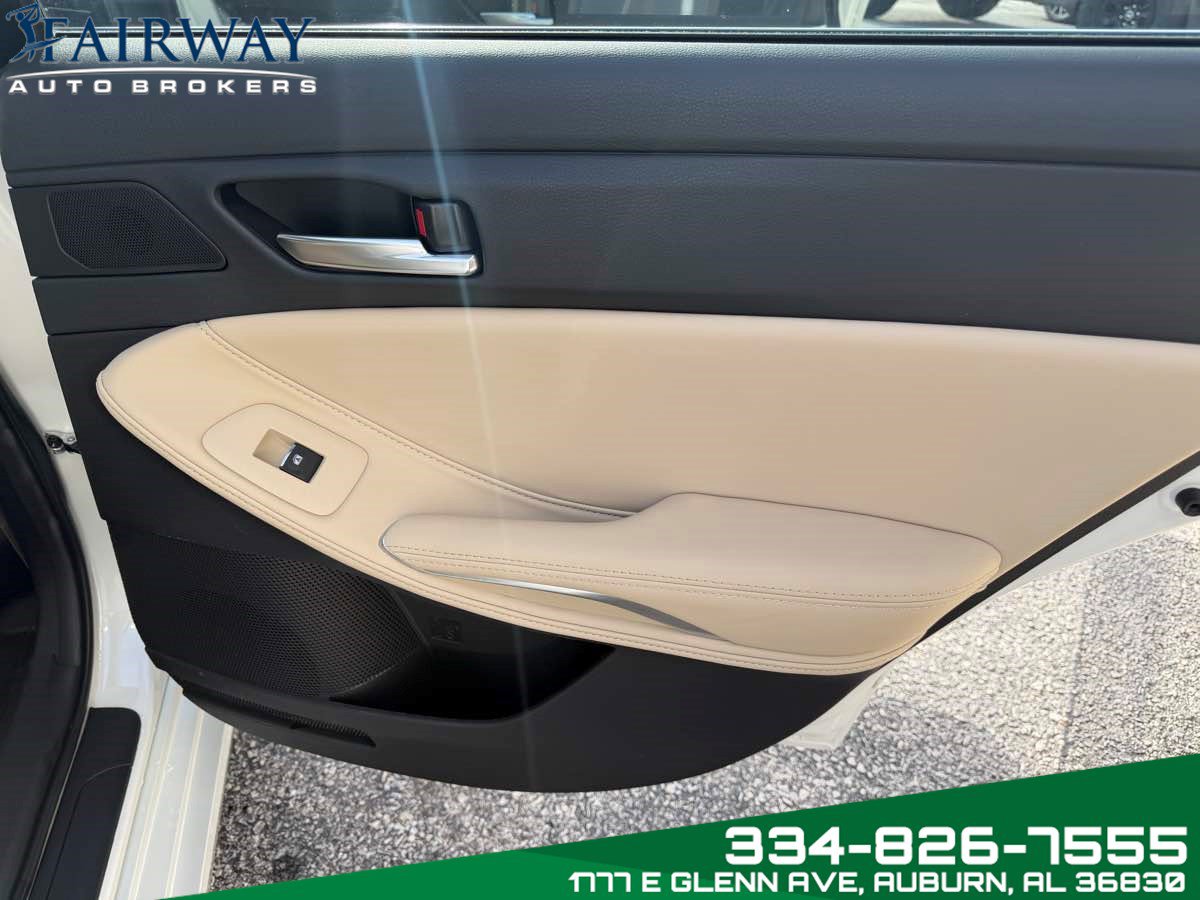 Used 2022 Toyota Avalon XLE image 19