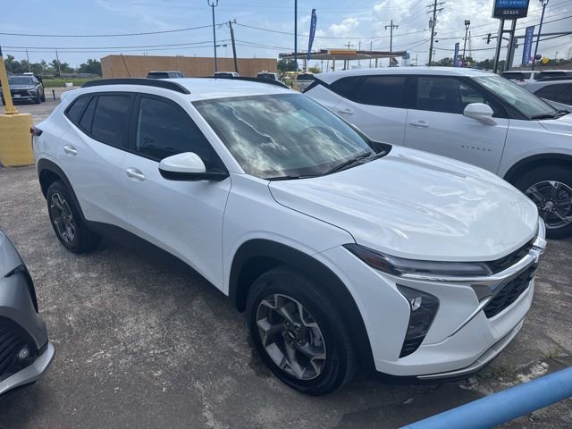 Used 2025 Chevrolet Trax LT w/ LT Convenience Package image 10