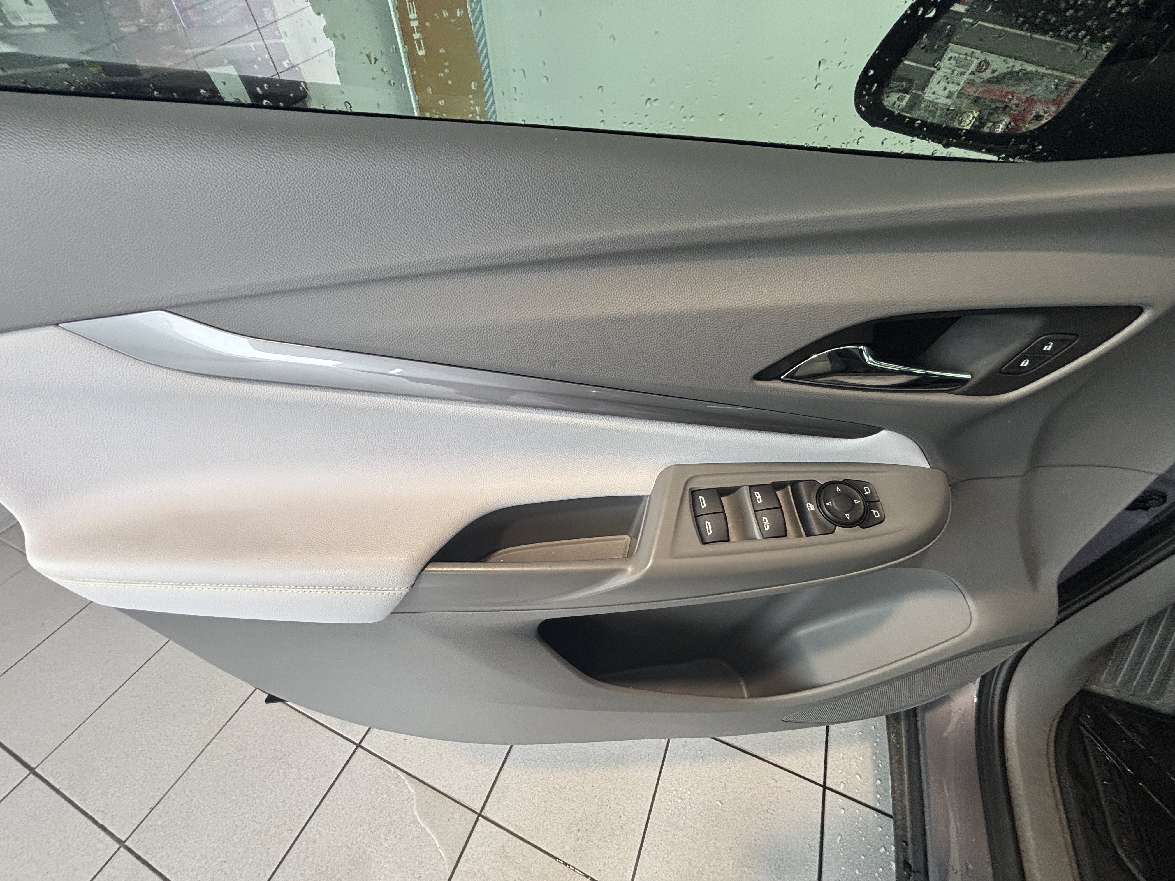 Used 2023 Chevrolet Bolt EUV Premier FWD image 10