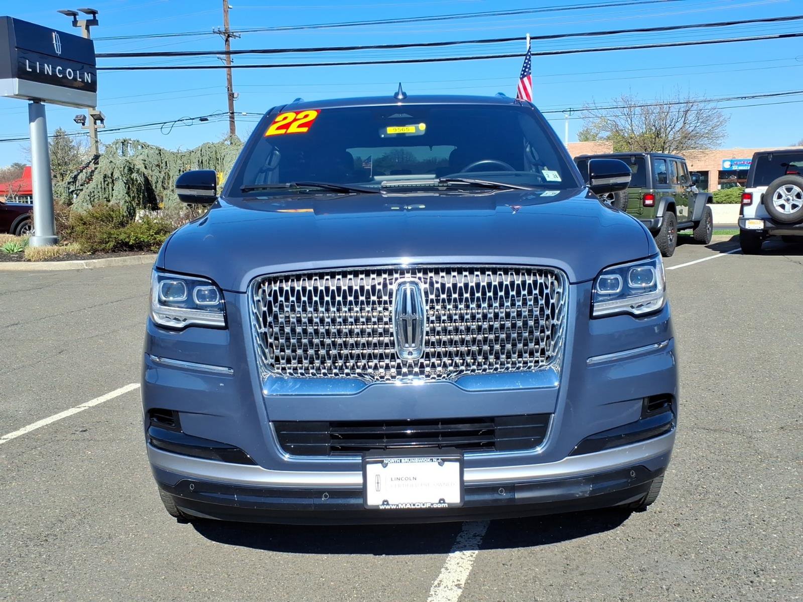 Used 2022 Lincoln Navigator Reserve AWD/4WD image 2