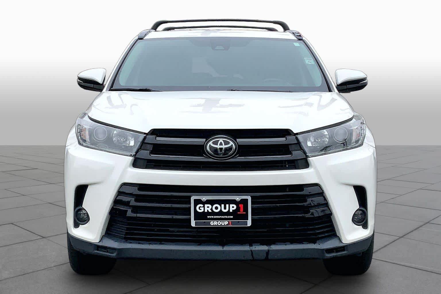 Used 2019 Toyota Highlander SE FWD image 3