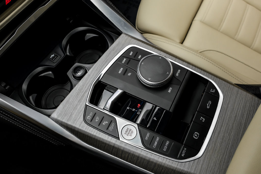 Used 2025 BMW M440i Convertible w/ Premium Package RWD image 35
